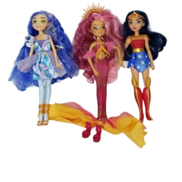 Wonder Woman Barbie Dolls - Picture 15 of 15